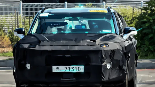Kia Sportage VI засветил салон. Гигантский экран всё меняет